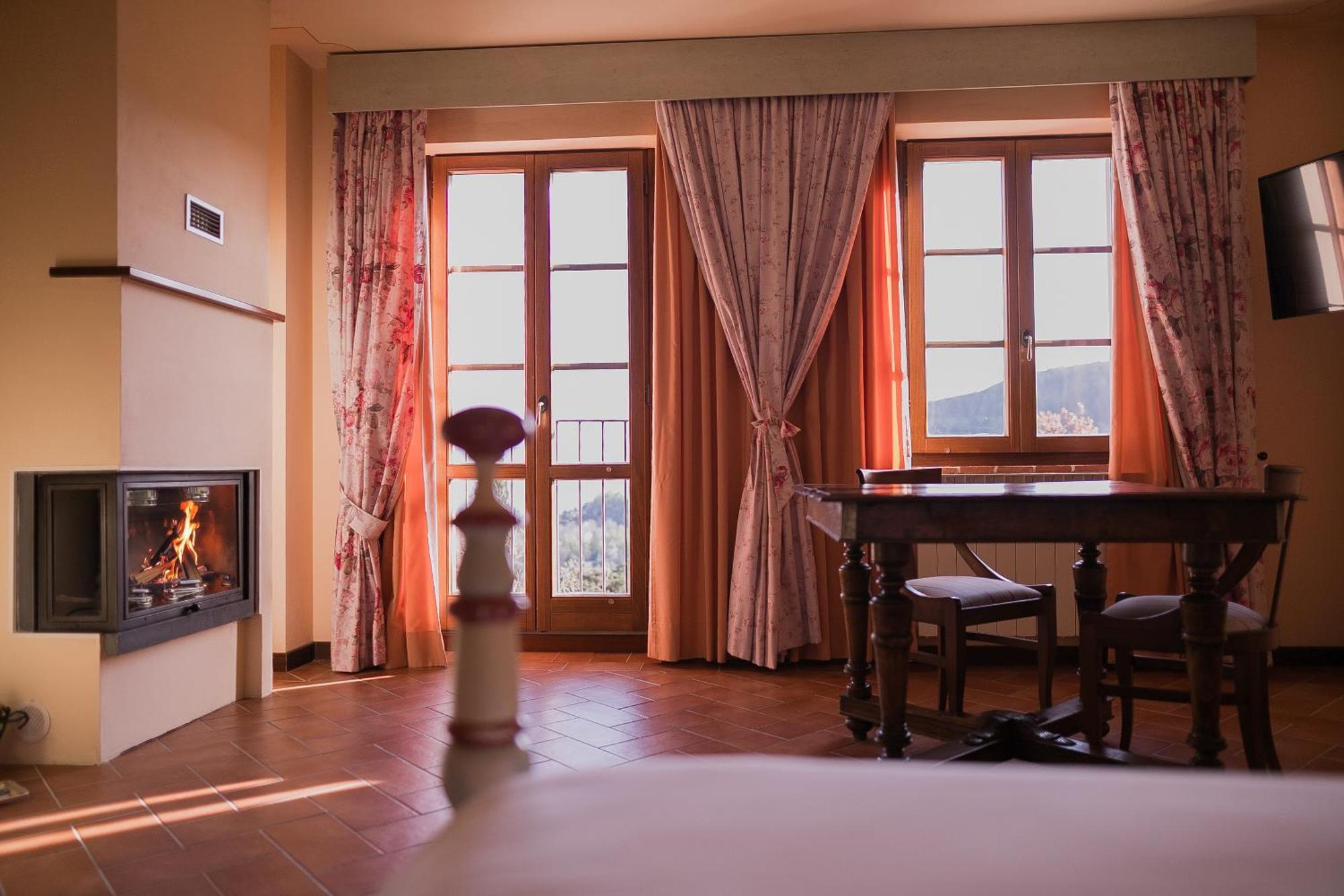 Borgo I Tre Baroni - Spa Suites & Resort Poppi Dış mekan fotoğraf